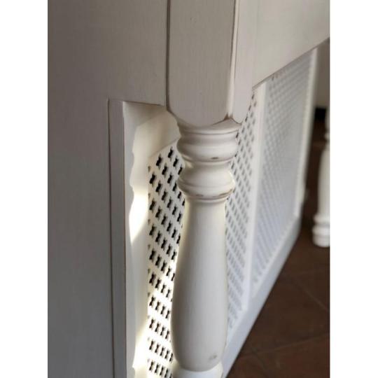 radiator kryt dreveny na mieru biely opotrebovany masivny jedalensky kuchyna stredomorsky rustikalny biely mestsky vykurovanie pokrytie kryt prvok country vintage provance taliansky.jpg